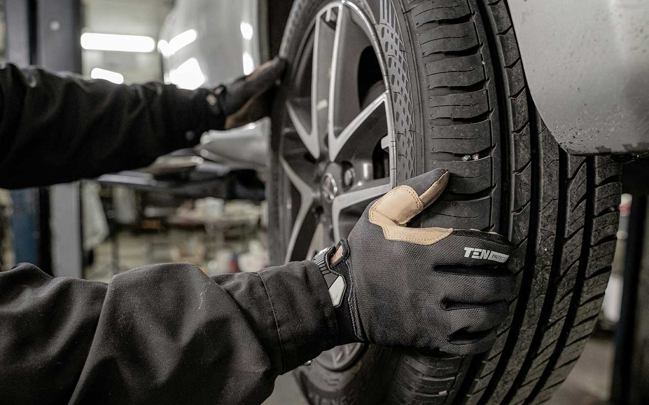 WHEEL ACCESSORIES